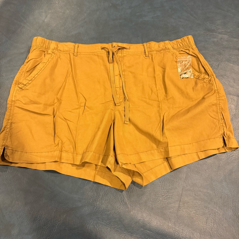 Sonoma TAN (not yellow!) Cargo Shorts with Relaxed Fit NWT